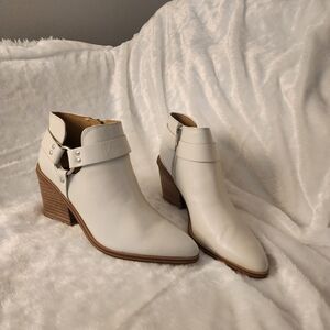 White Leather Nine West Booties Size 7.5